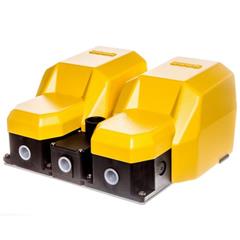 Wyłącznik nożny podwójny z osłoną żółty metal 1Z 1R   2Z 2R 2 kroki T0-PDKA22BG20