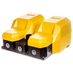 Wyłącznik nożny podwójny z osłoną żółty metal 2Z 2R 1 krok T0-PDKA22GG10