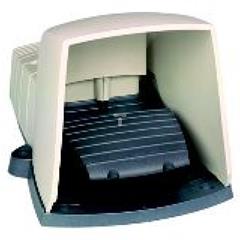 Łącznik nożny pojedynczy XPE-G, z osłoną, plastik, szary, 1NZ+1NO XPEG310