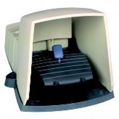 Łącznik nożny pojedynczy XPE-G, z osłoną, plastik, szary, 2NZ+2NO XPEG511