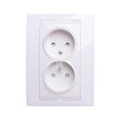 Unica Plus Gniazdo podwójne piaskowy b/u 16A IP40 MGU63.063.25