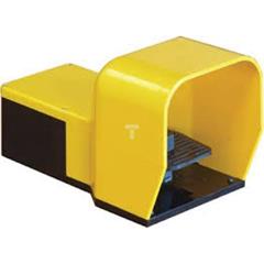 Wyłącznik nożny pojedynczy z osłoną bez blokady tworzywo 1Z 1R migowy KG200S11