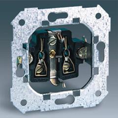 Simon 82 Gniazdo pojedyncze SCHUKO z/u 16A mechanizm 75464-39 TSI-75464-39